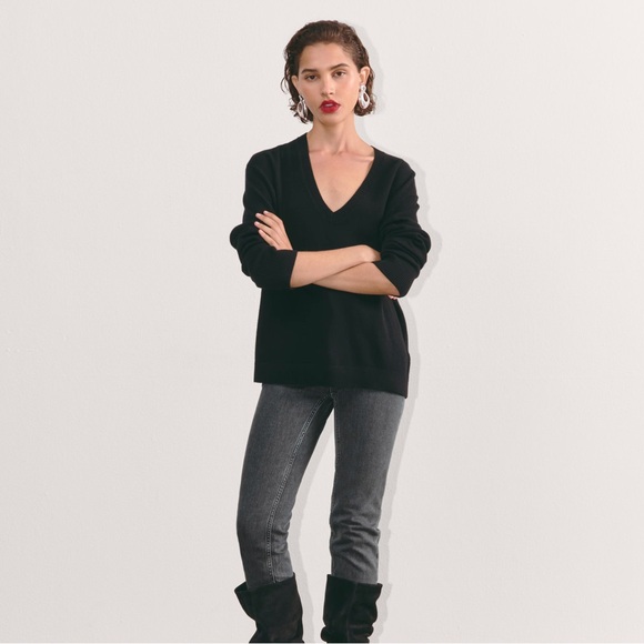 Everlane Women’s The Classic V in Cashmere - Picture 1 of 11